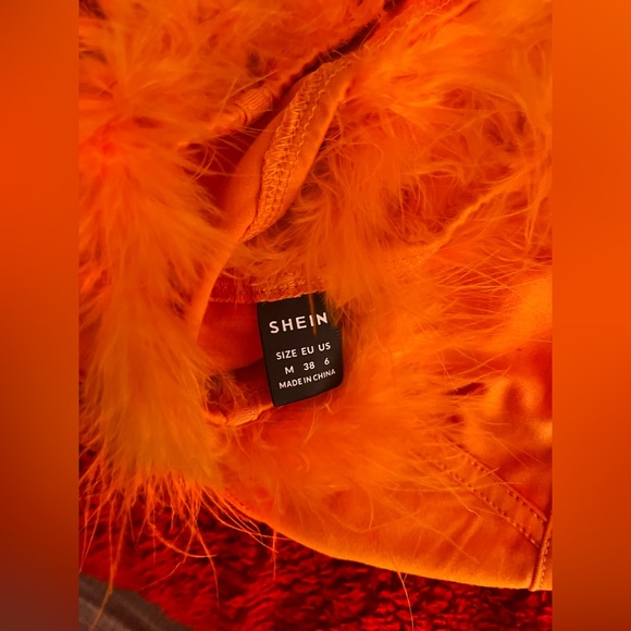 SHEIN SXY Fuzzy Trim Off Shoulder Asymmetrical Hem Crop Tee - Picture 7 of 8